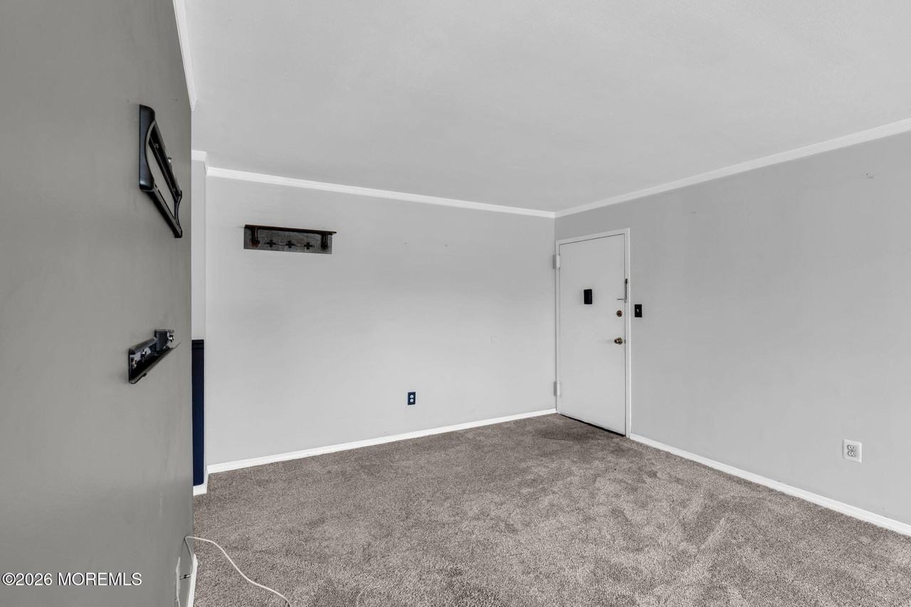 60 Manchester Ct #A - Photo 4 of 23