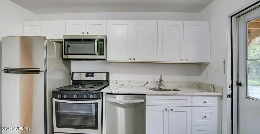 728 Greens Ave #3 - Photo 3 of 15