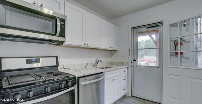 728 Greens Ave #3 - Photo 5 of 15