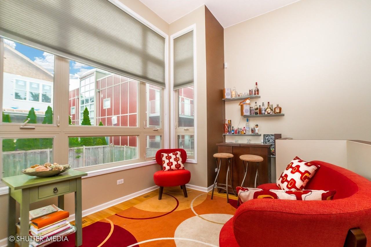 4251 W Montrose Ave - Photo 4 of 14