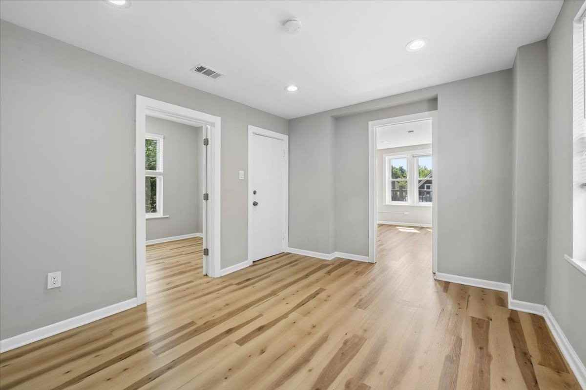 545 N Drake Ave #2 - Photo 4 of 20