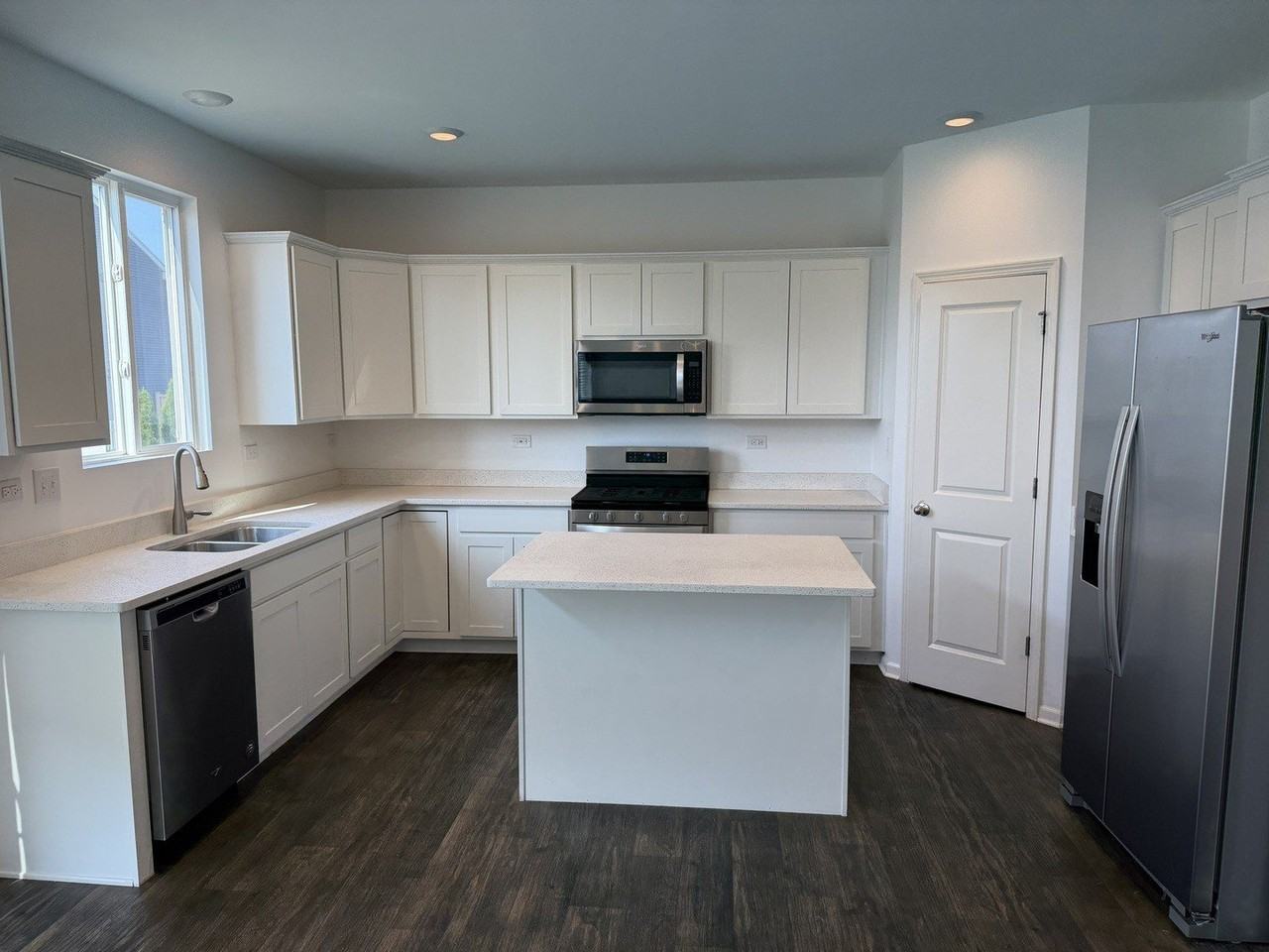 345 Hemlock Ln - Photo 3 of 19