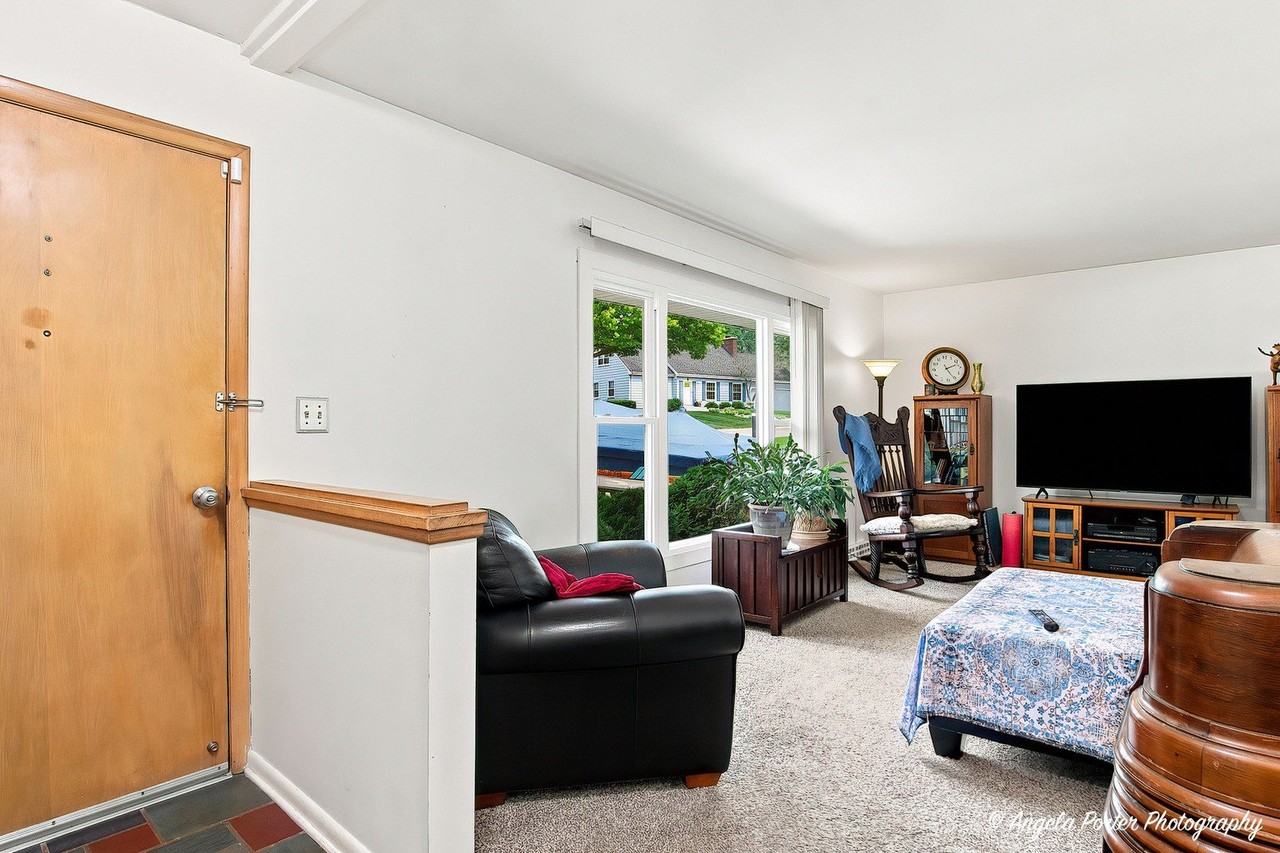 303 Ridge St - Photo 2 of 23