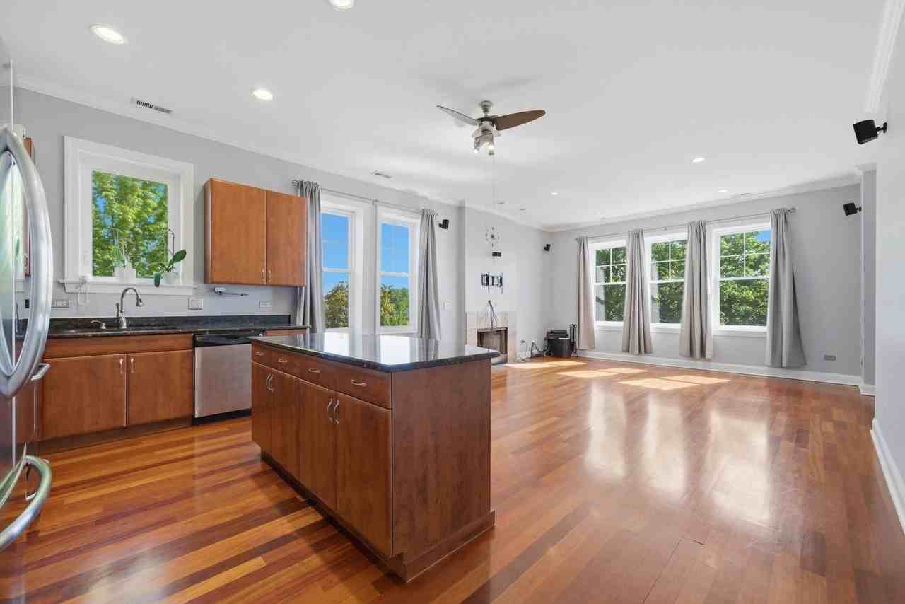 2204 N Natchez Ave #3N - Photo 6 of 21