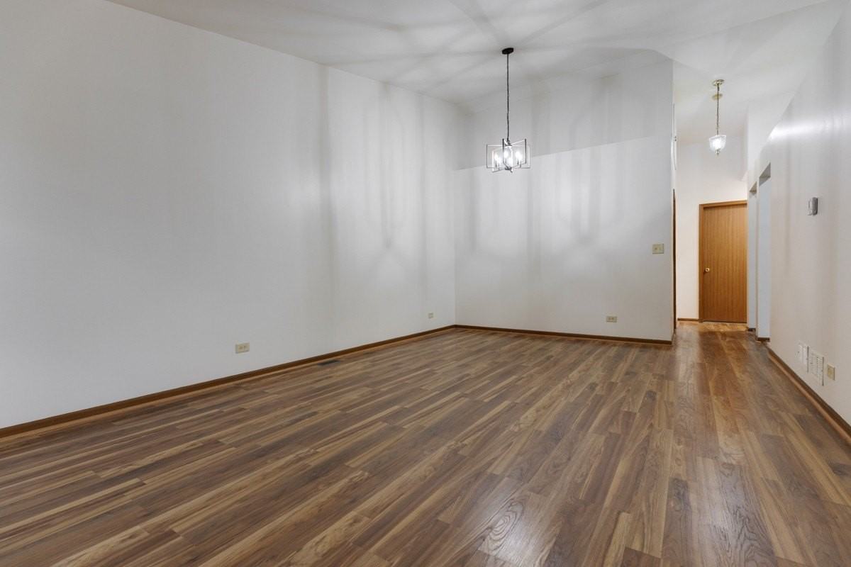 1791 Barnhill Dr - Photo 4 of 33