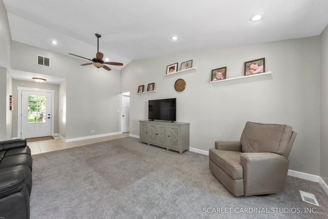 3120 Gresham Ln W - Photo 6 of 16