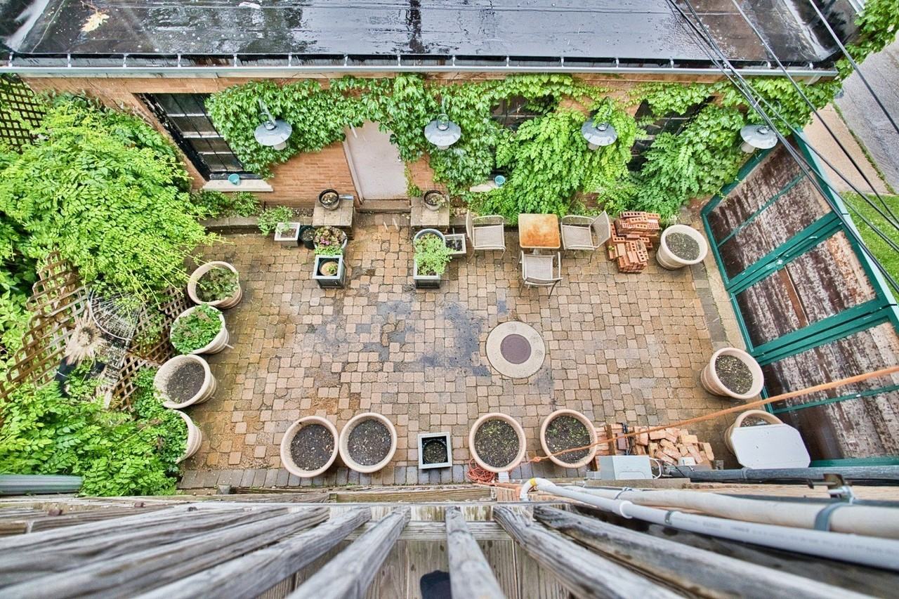 2437 W North Shore Ave #2 - Photo 3 of 47