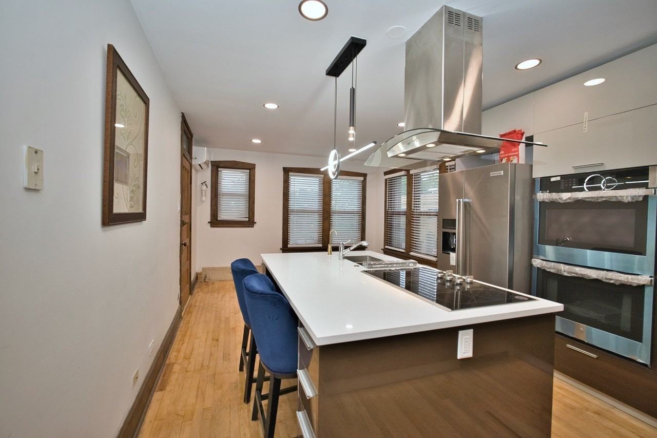 2437 W North Shore Ave #2 - Photo 5 of 47
