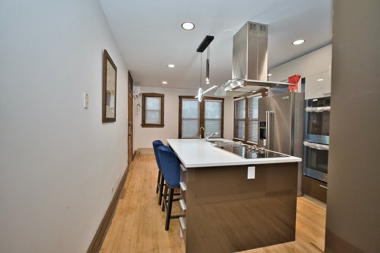 2437 W North Shore Ave #2 - Photo 6 of 47