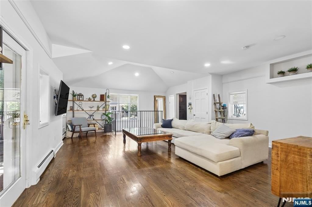 107 E Madison Ave - Photo 3 of 26