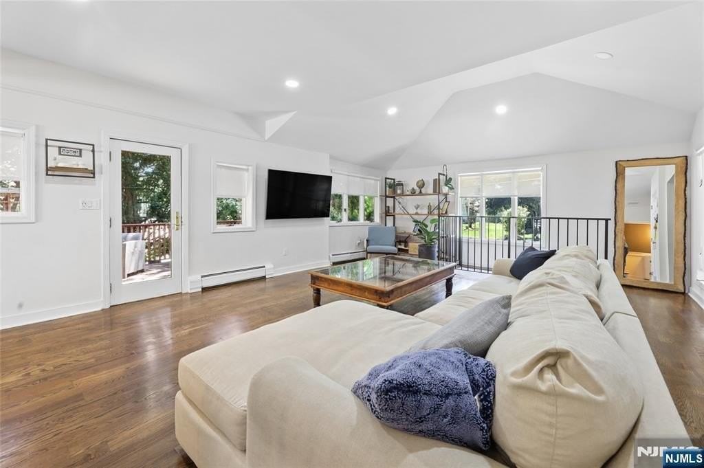 107 E Madison Ave - Photo 5 of 26