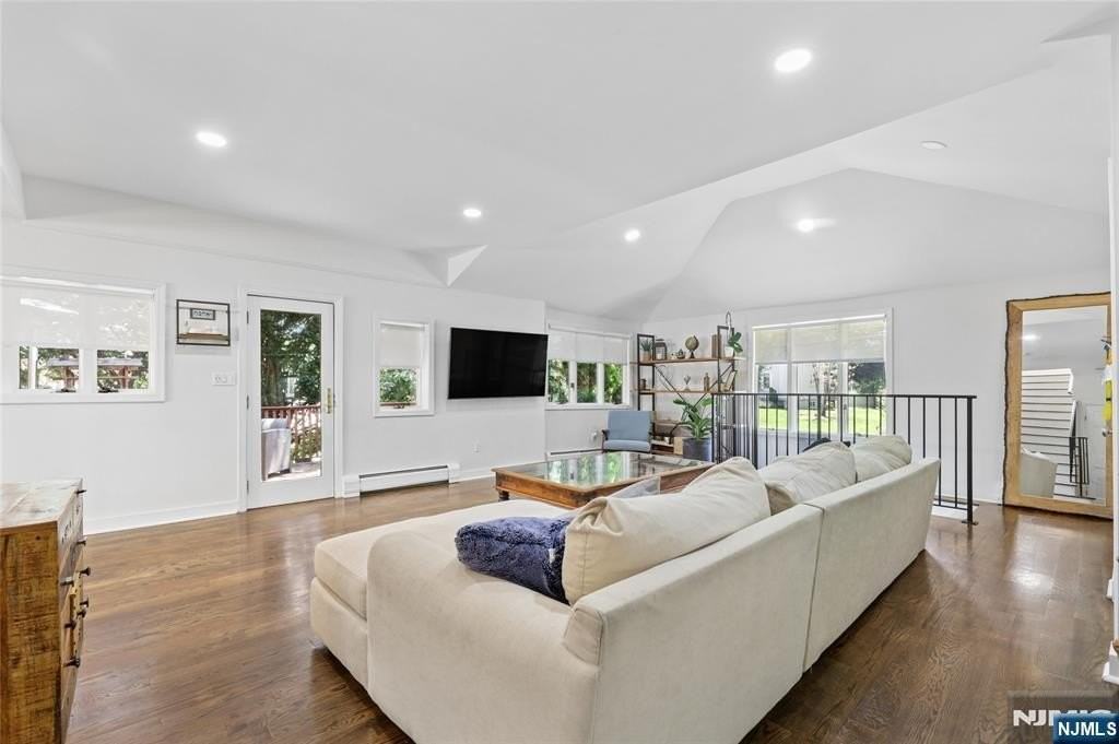 107 E Madison Ave - Photo 6 of 26