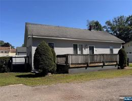 featured image of 1 Cedar Ln
