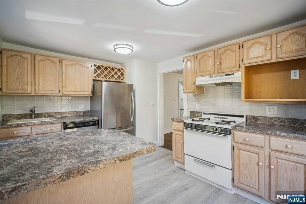 137 Closter Dock Rd #2 - Photo 3 of 30
