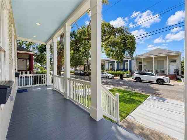 2322 Chippewa St - Photo 3 of 26