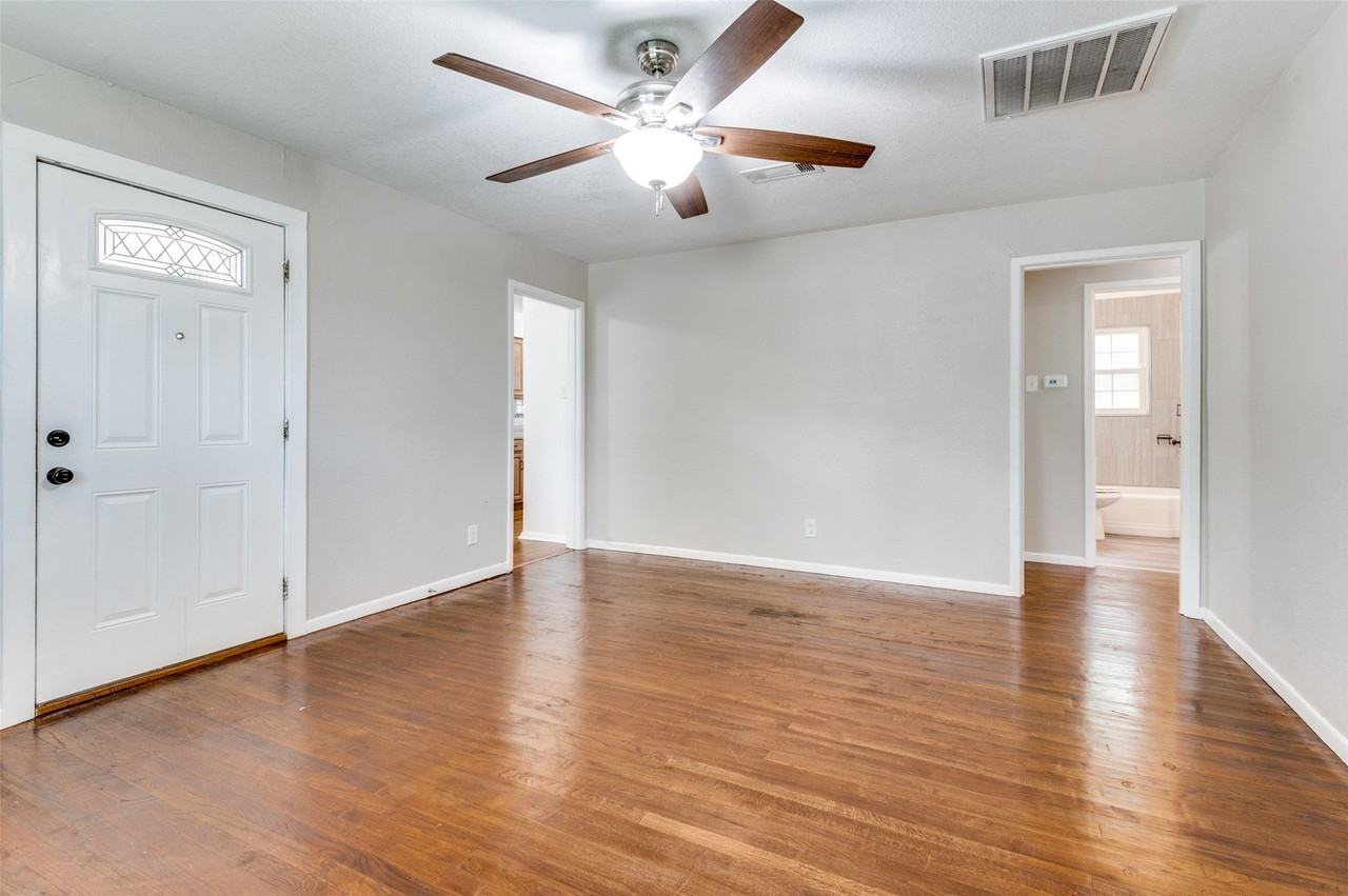 118 Nichols St - Photo 2 of 13