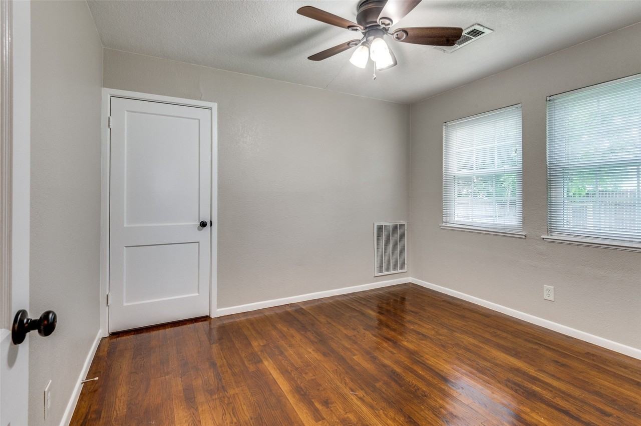 118 Nichols St - Photo 6 of 13