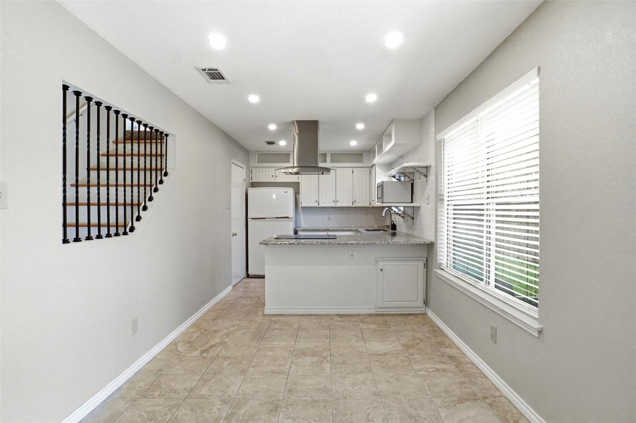6516 Storm Dr - Photo 5 of 16