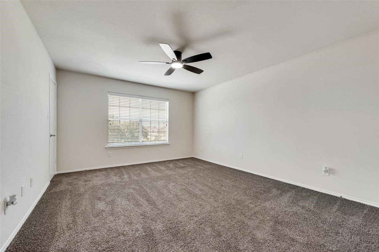 4541 Woodsboro Ln - Photo 4 of 26