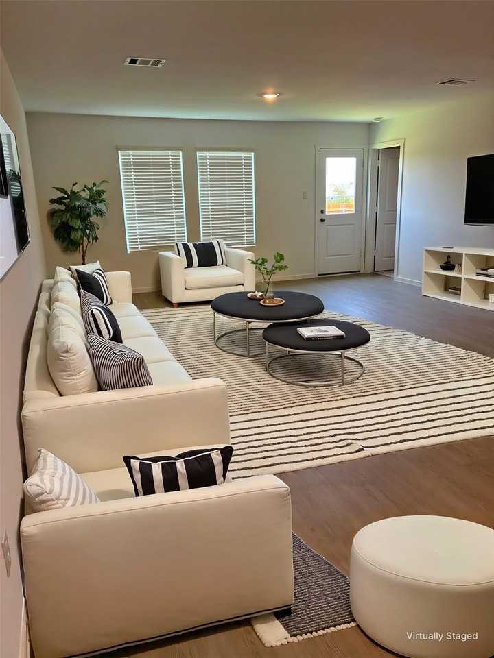 2710 Trail Ride Way - Photo 2 of 17