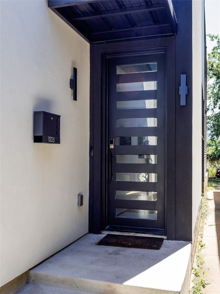 1521 N Haskell Ave - Photo 3 of 23