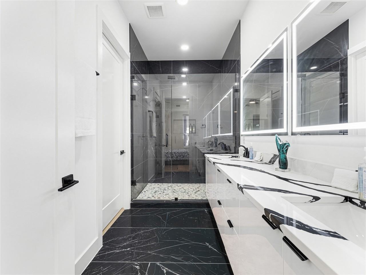 1521 N Haskell Ave - Photo 7 of 23