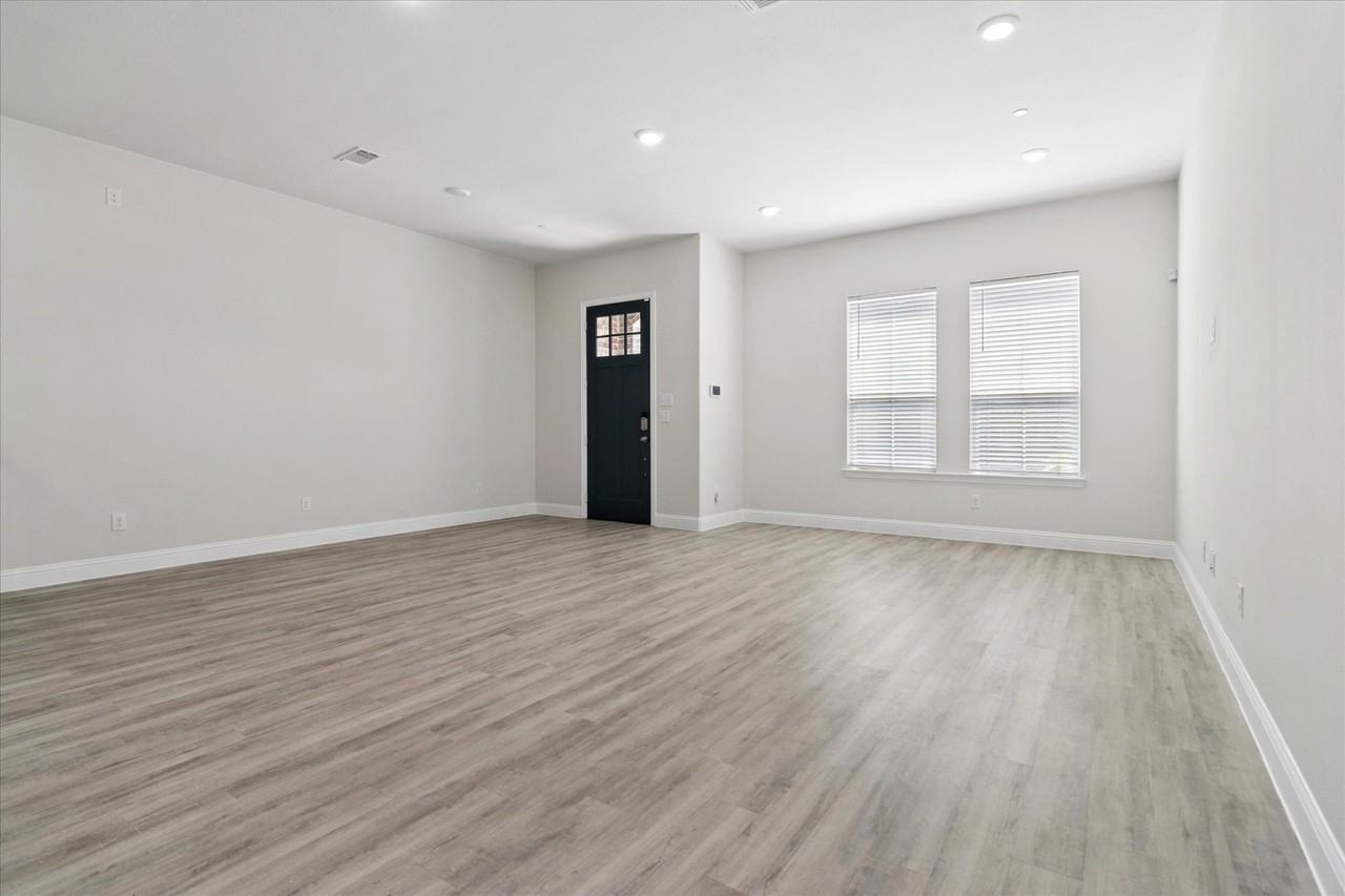 6008 Silverado Trl - Photo 3 of 24