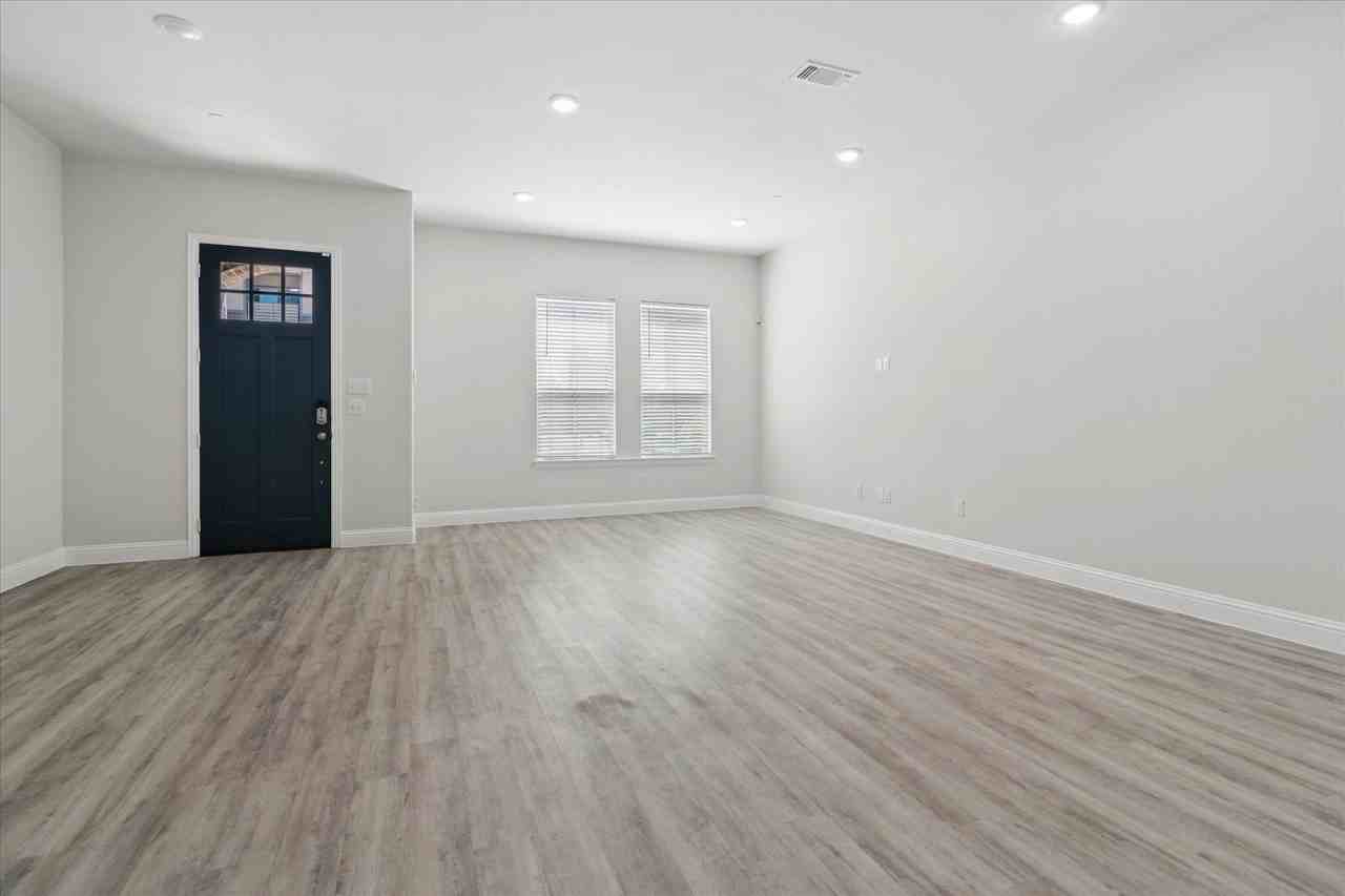 6008 Silverado Trl - Photo 4 of 24