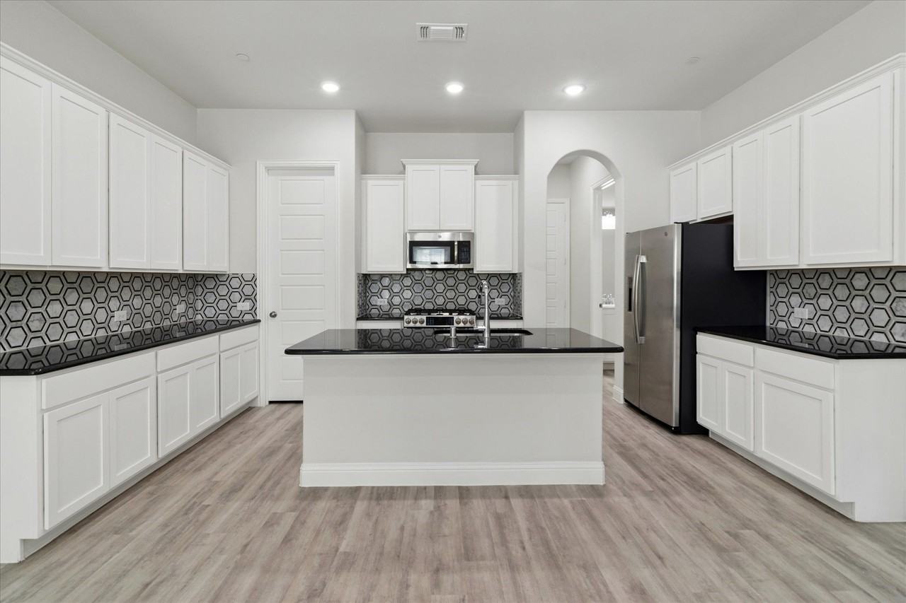 6008 Silverado Trl - Photo 7 of 24
