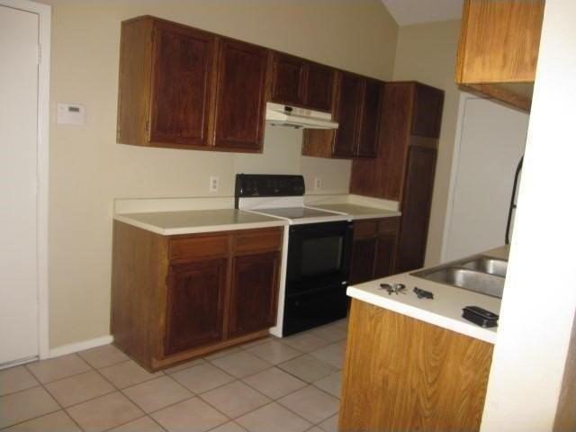 1755 Carrington Dr - Photo 3 of 14