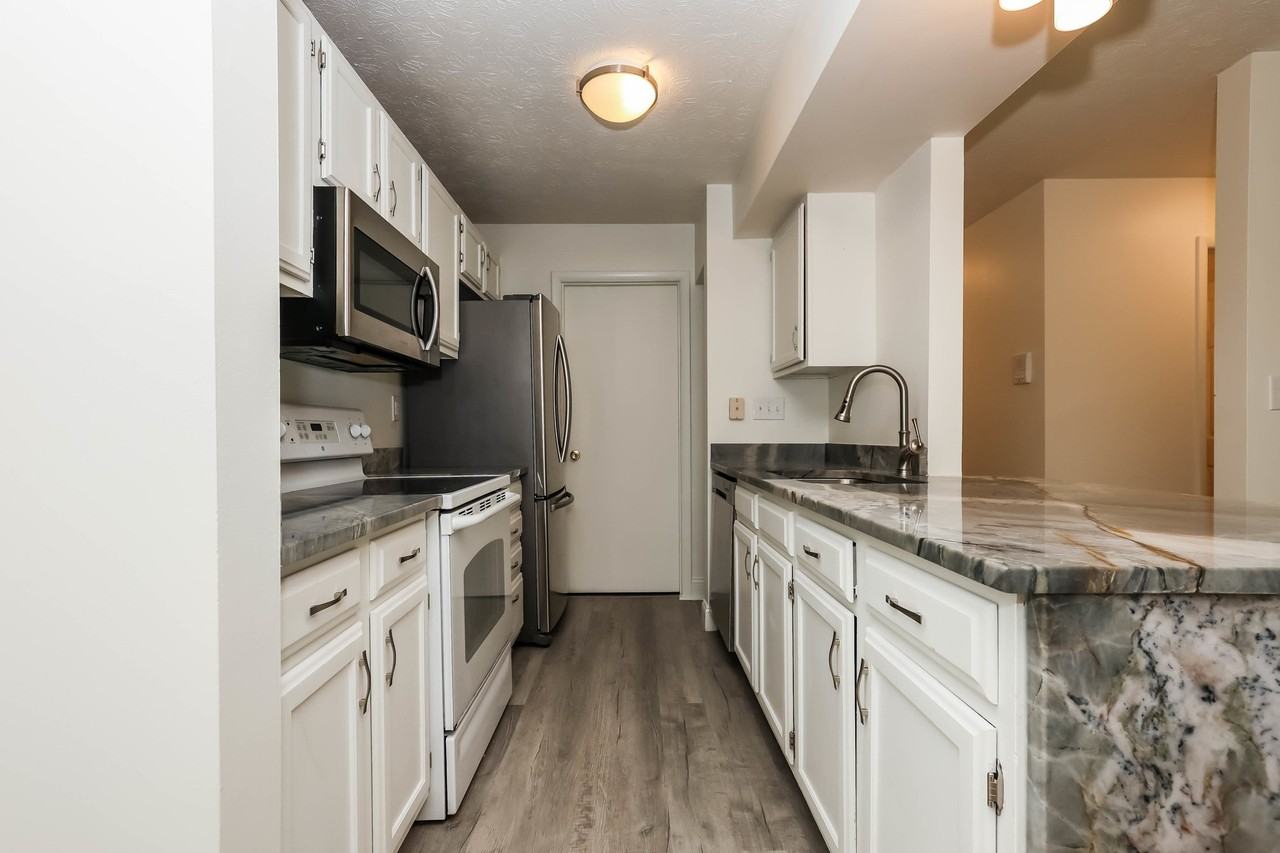8839 Eagleview Dr #4 - Photo 4 of 14