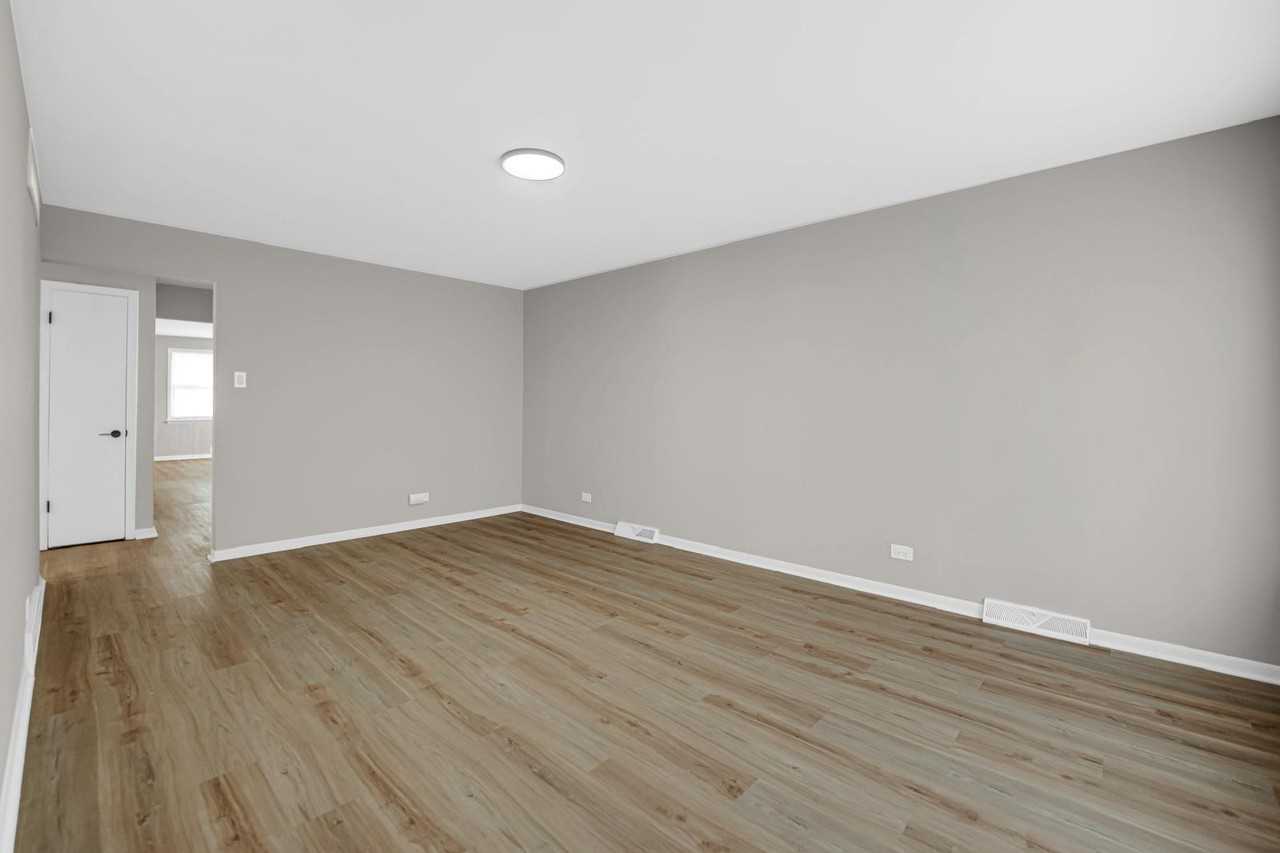 14500 Van Buren St #1 - Photo 6 of 20