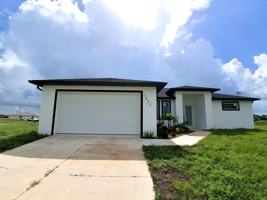 featured image of 1523 Ne 19th Ave #1