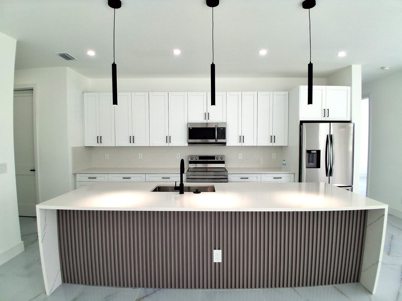 1523 Ne 19th Ave #1 - Photo 4 of 31
