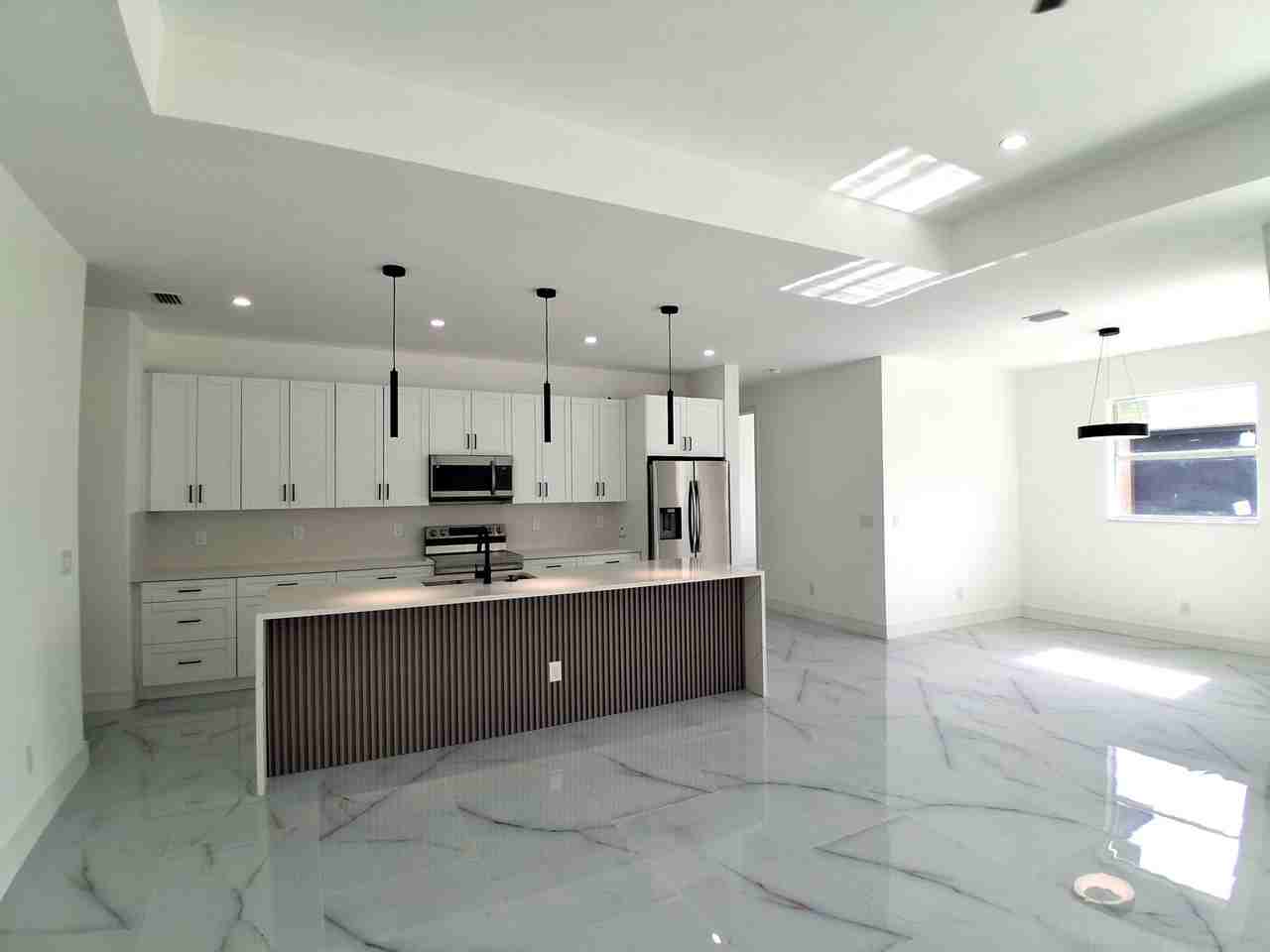 1523 Ne 19th Ave #1 - Photo 5 of 31