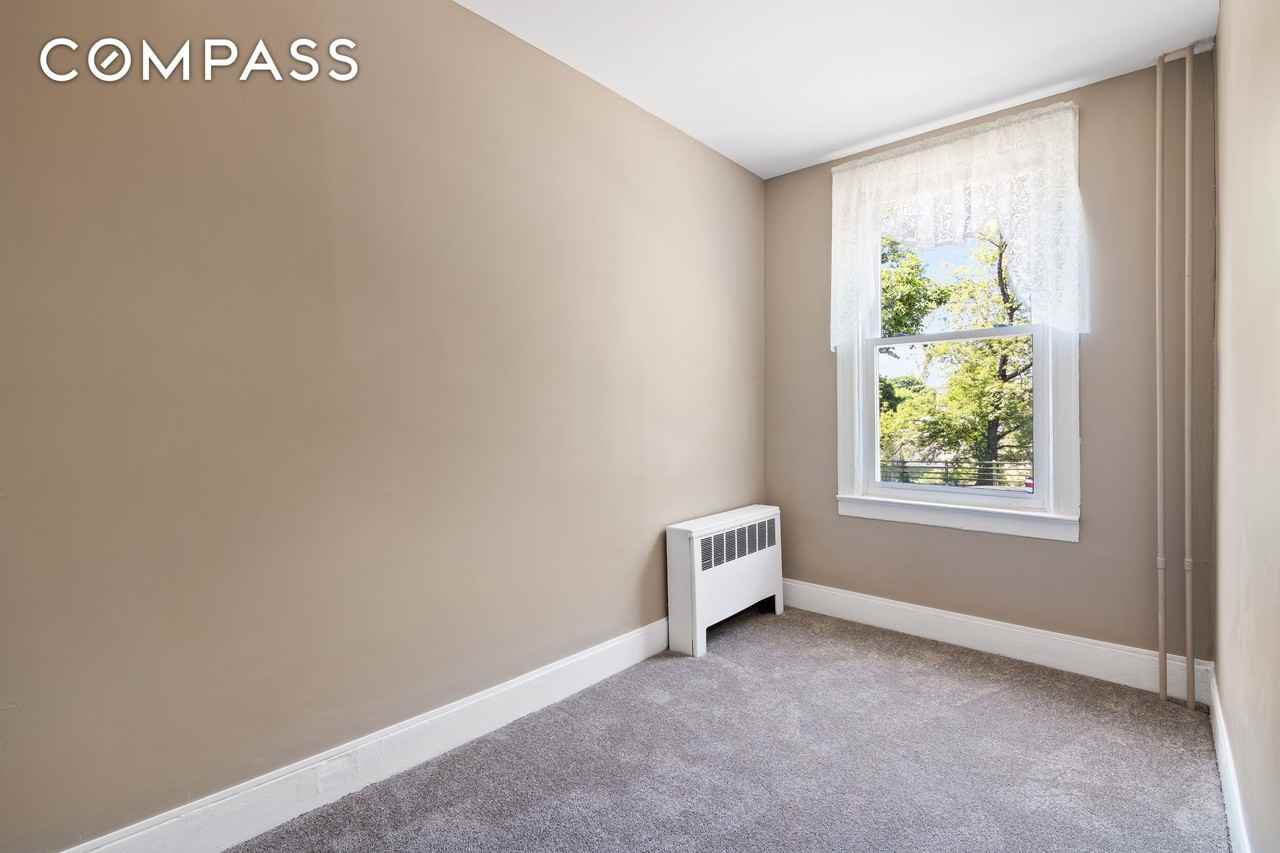 553 18th St #1 - Photo 2 of 4