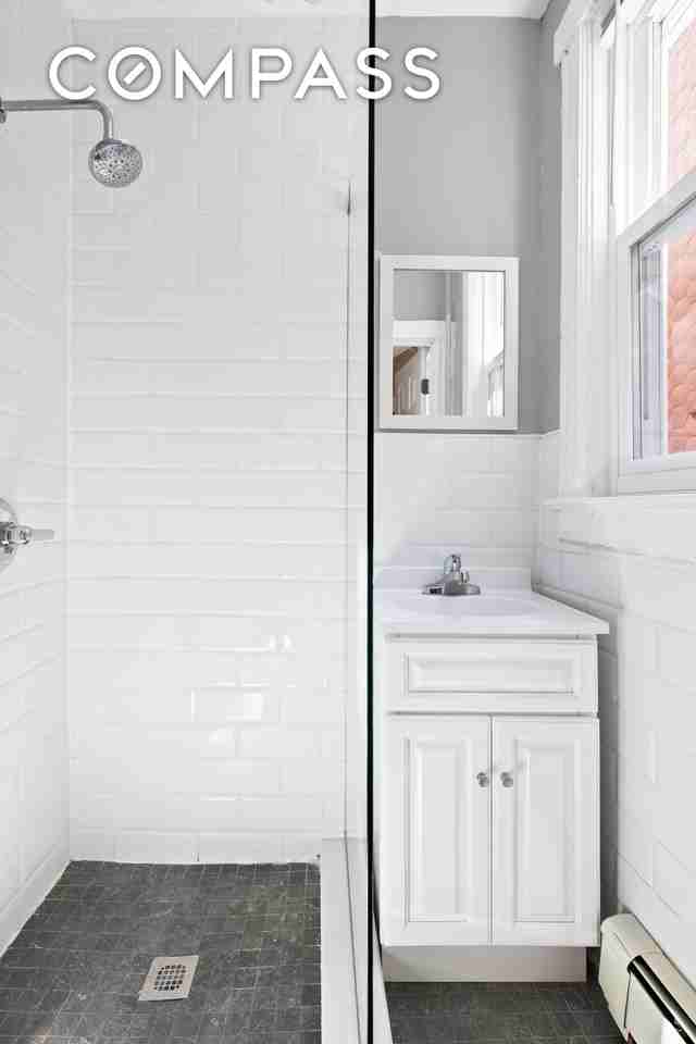 553 18th St #1 - Photo 4 of 4