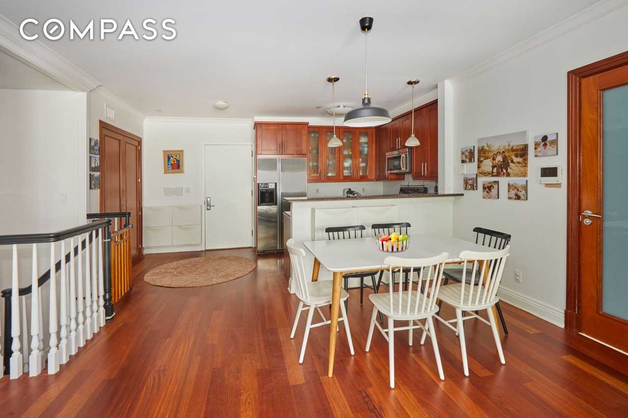 543 16th St #1R - Photo 2 of 11