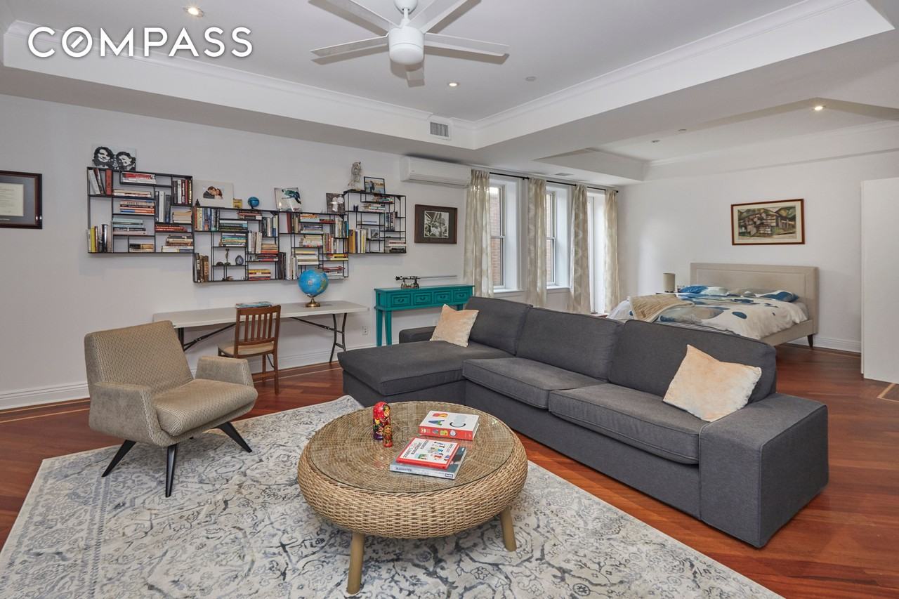 543 16th St #1R - Photo 4 of 11