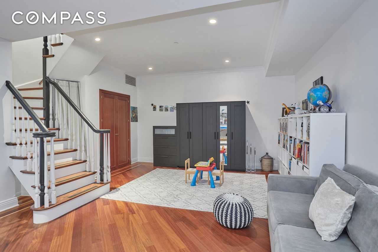 543 16th St #1R - Photo 5 of 11