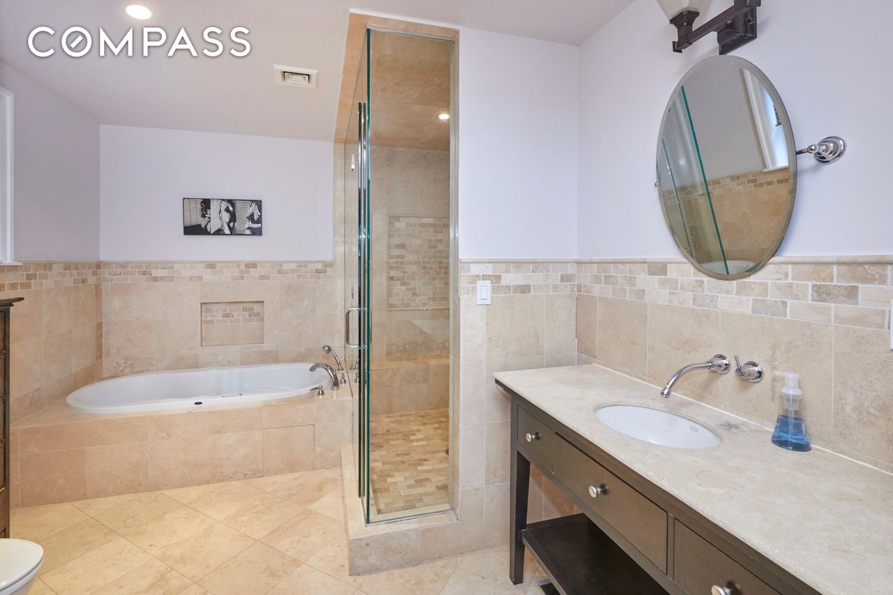 543 16th St #1R - Photo 7 of 11
