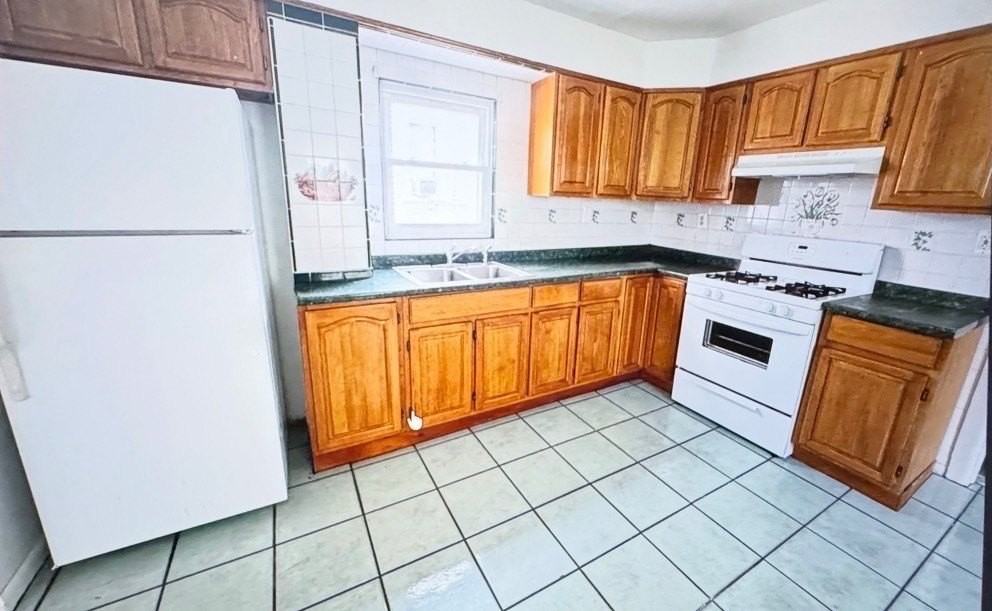 4310 Victory Blvd - Photo 3 of 6