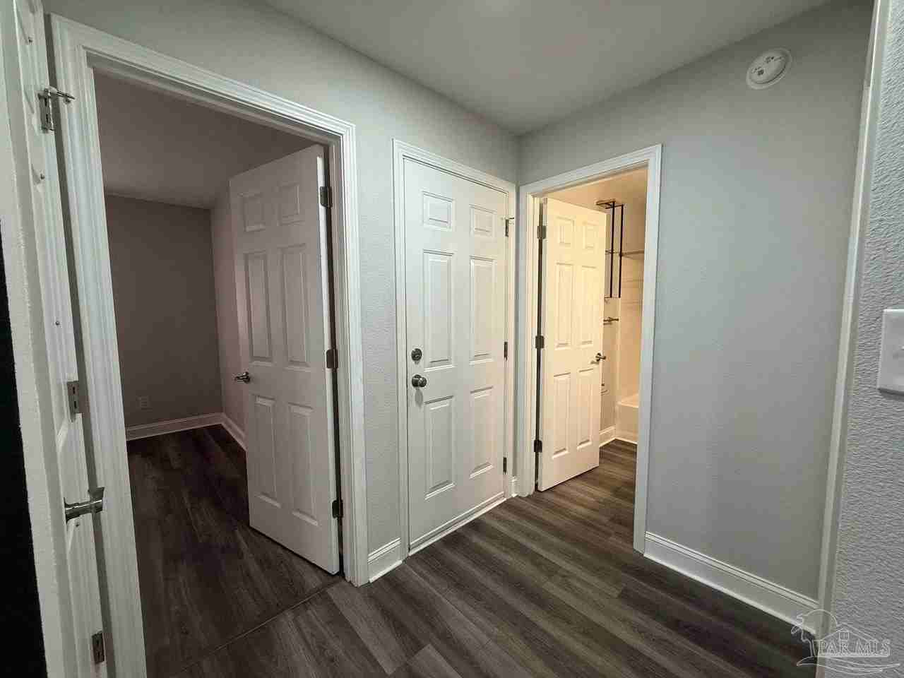 1046 Simpson St - Photo 7 of 25