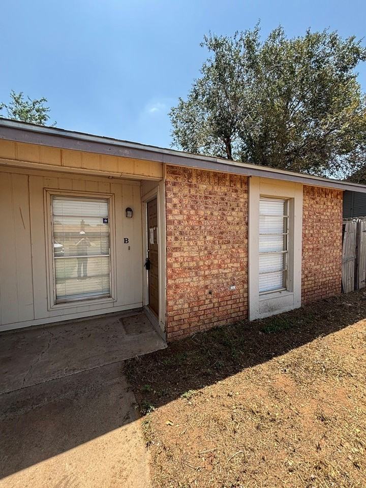 4805 Country Club Dr #B - Photo 2 of 21