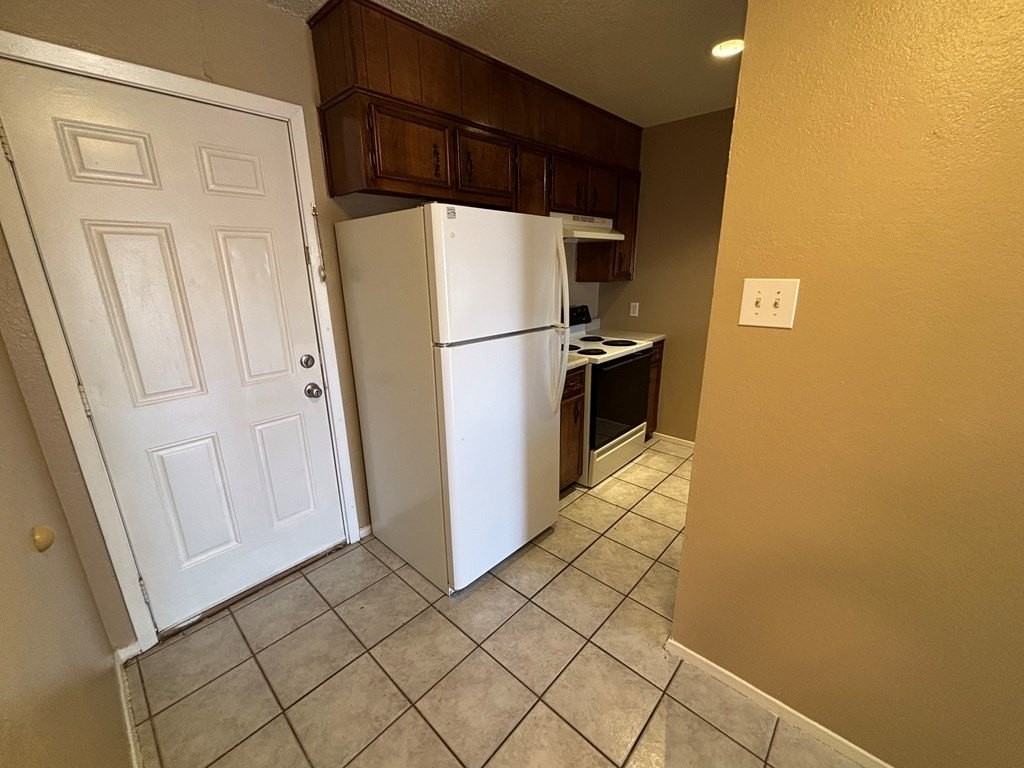 4805 Country Club Dr #B - Photo 7 of 21