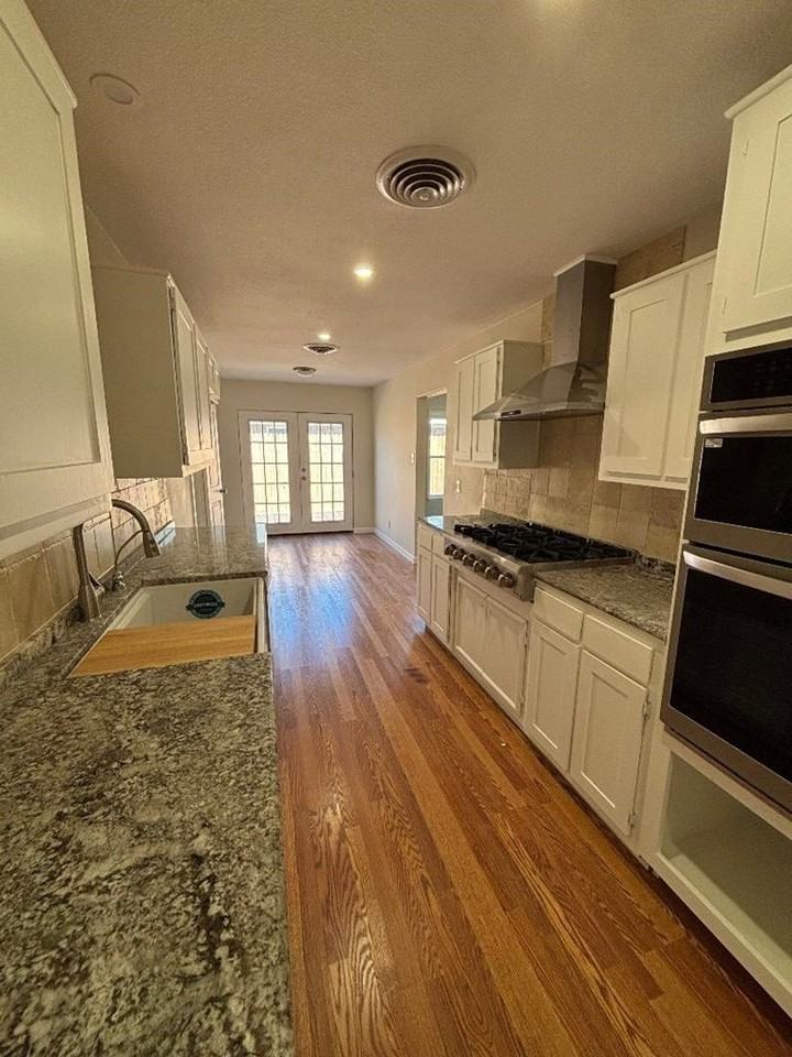 3303 Durant Dr - Photo 3 of 16