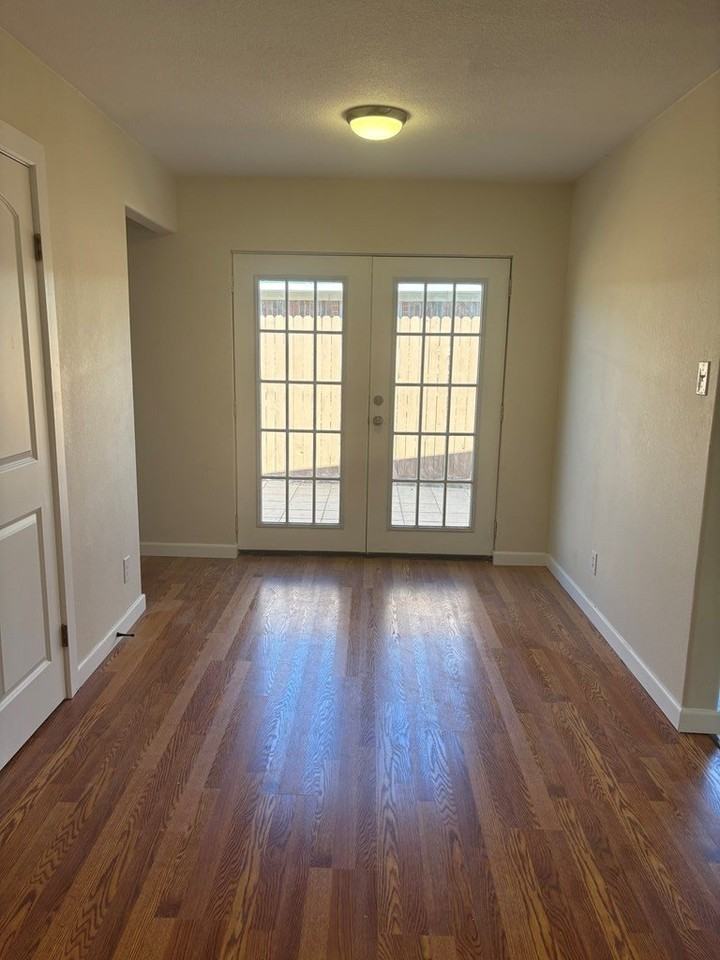 3303 Durant Dr - Photo 4 of 16