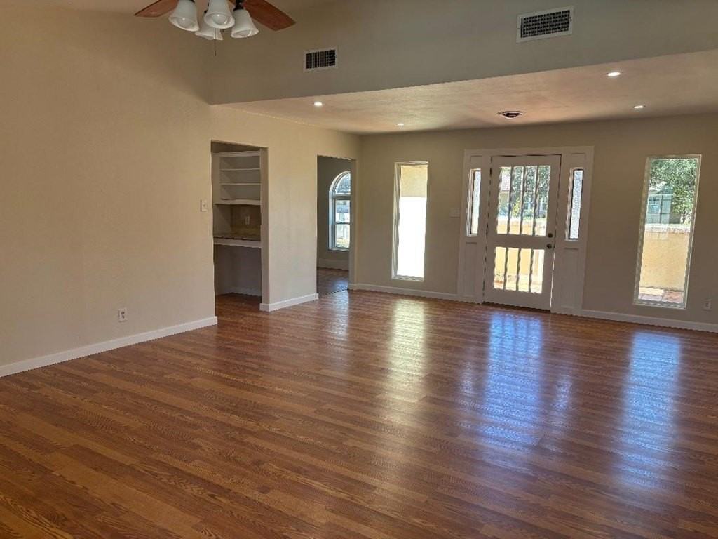 3303 Durant Dr - Photo 5 of 16