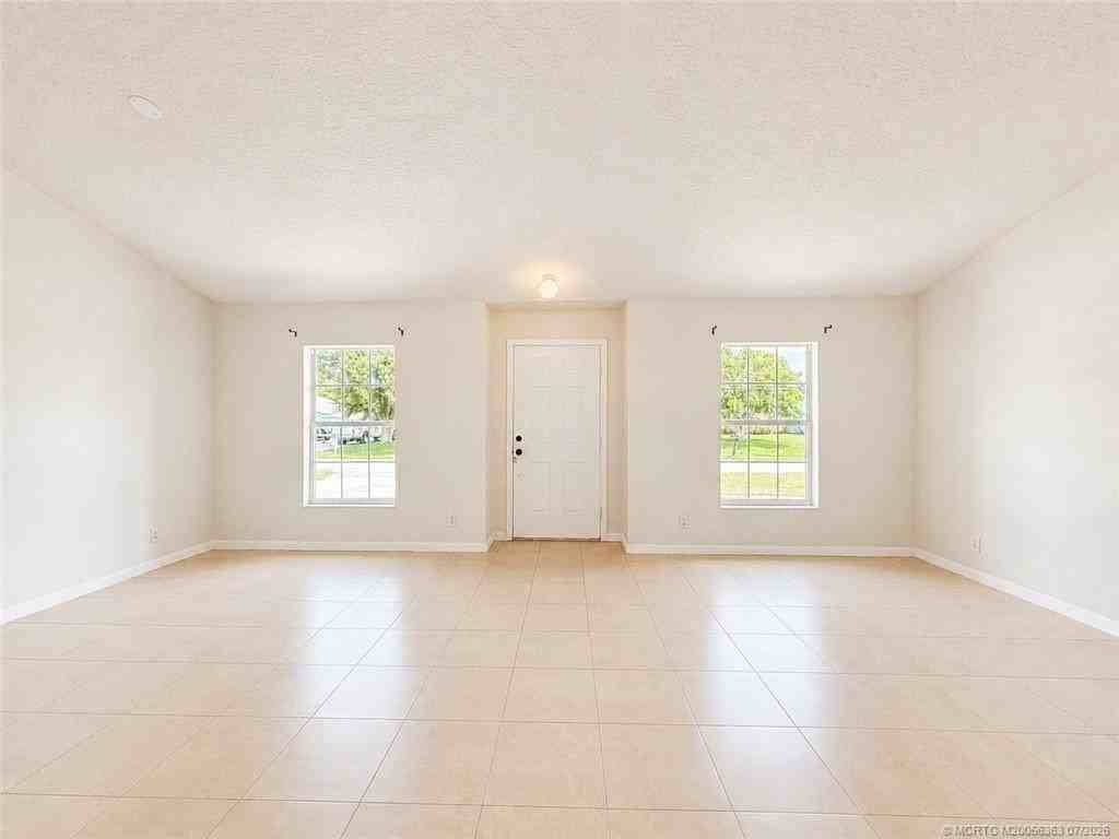 756 Se Lansdowne Ave - Photo 6 of 31