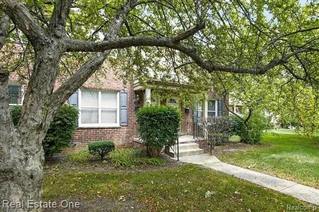 3284 Coolidge Hwy - Photo 2 of 35